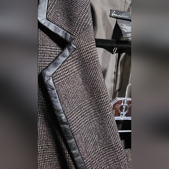 Women's Classic Suit - Picture 2 of 5